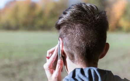 Mensch telefoniert