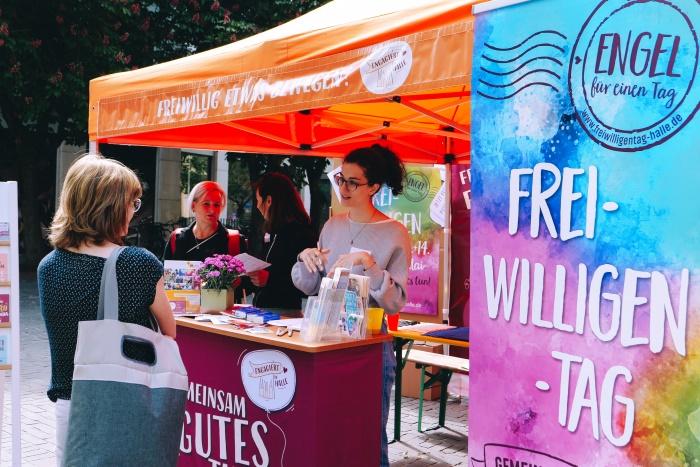Auftakt zum Freiwilligentag vor der Ulrichskirche